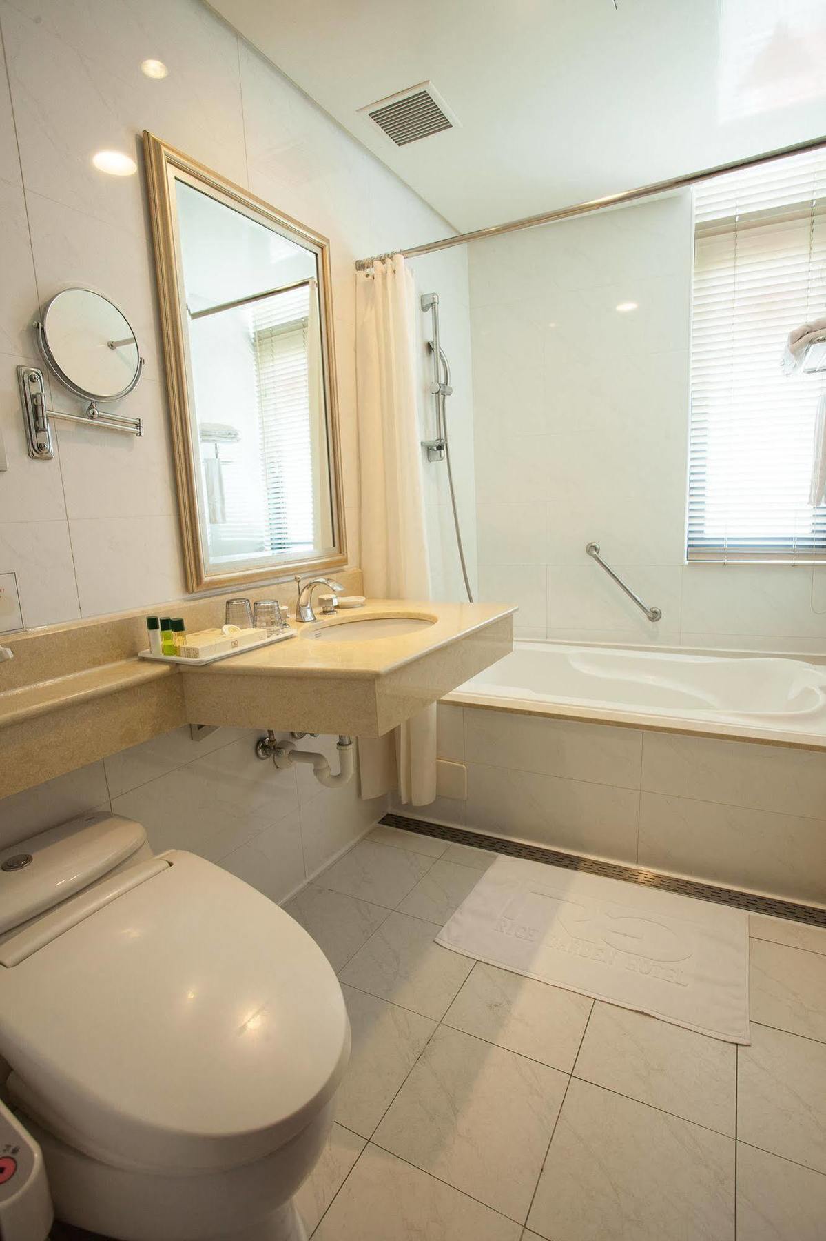 Rich Garden Hotel Тайпей Екстериор снимка